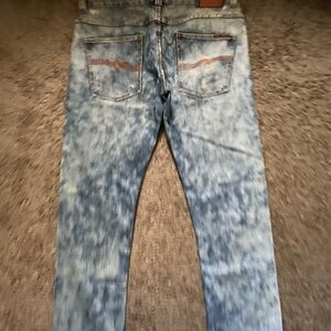 Men loose fitting acid wash jeans